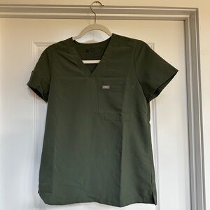 Figs scrub top